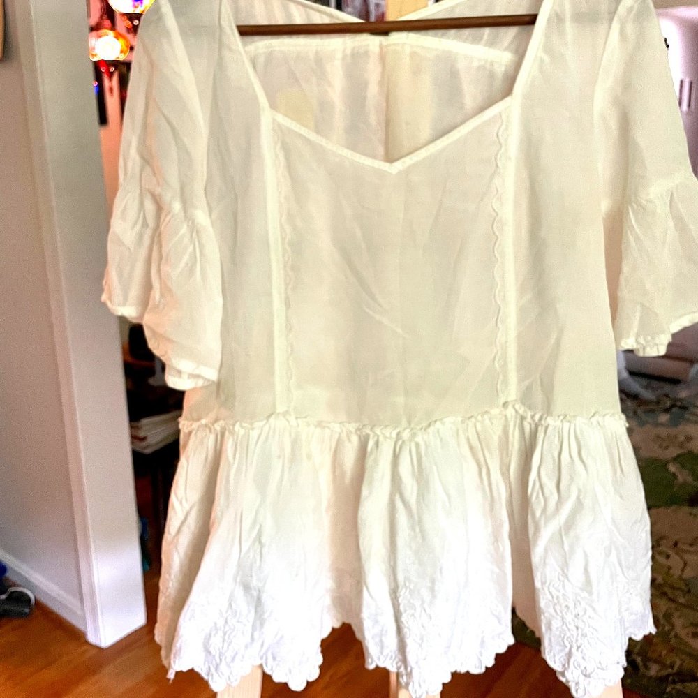 Free People White Embroidered Lace Summer Breezy Boho Style Top Blouse EEUC SZ M